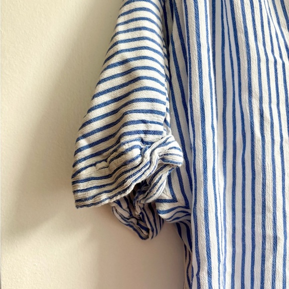 Suzy Shier Blue and White Cropped Button Down Shirt - Picture 3 of 7